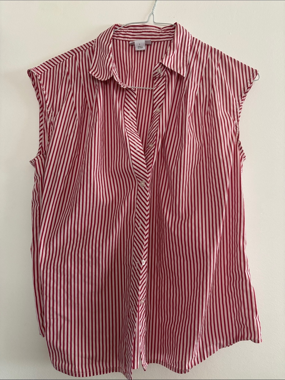 Liz Claiborne Red and White Striped Sleeveless Button-Down Top